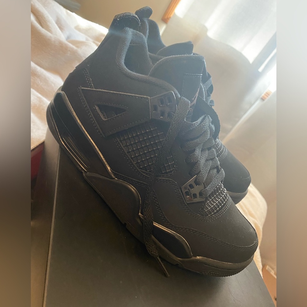 Air Jordan 4 Retro GS. Black. NIB